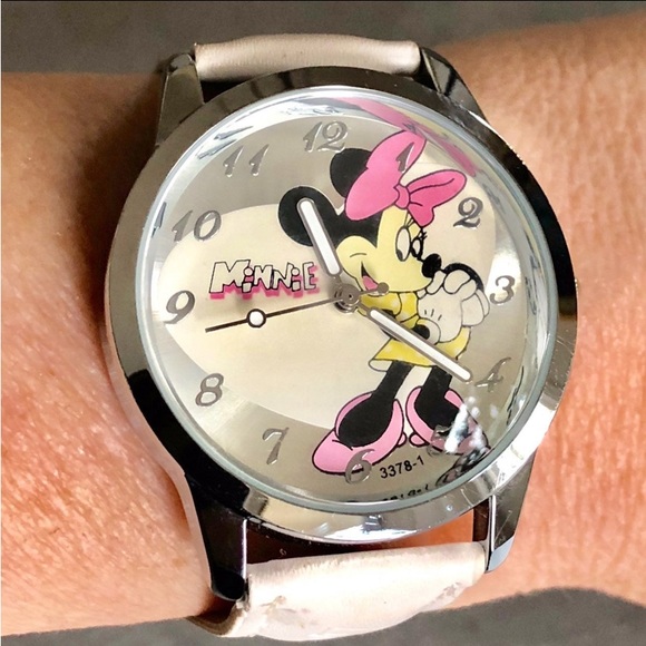 ⭐️Minnie Mouse⭐️ Watch - Picture 3 of 7